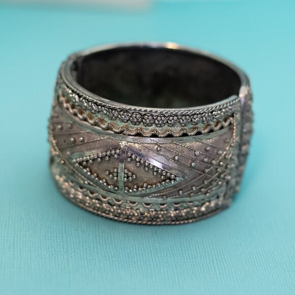 7 inch, Vintage Silver Tone Intricate Mandala Stylized Hinge Bangle - EX9 - Picture 1 of 3